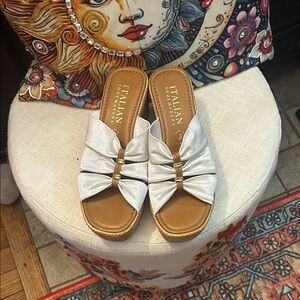 Italian Shoemakers Women's Cream Bow Mules